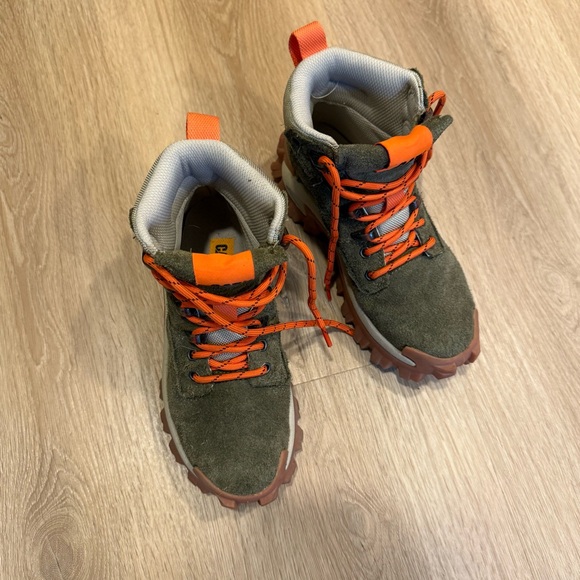 CAT Footwear Green Suede Invader Hi Boot - Picture 2 of 4